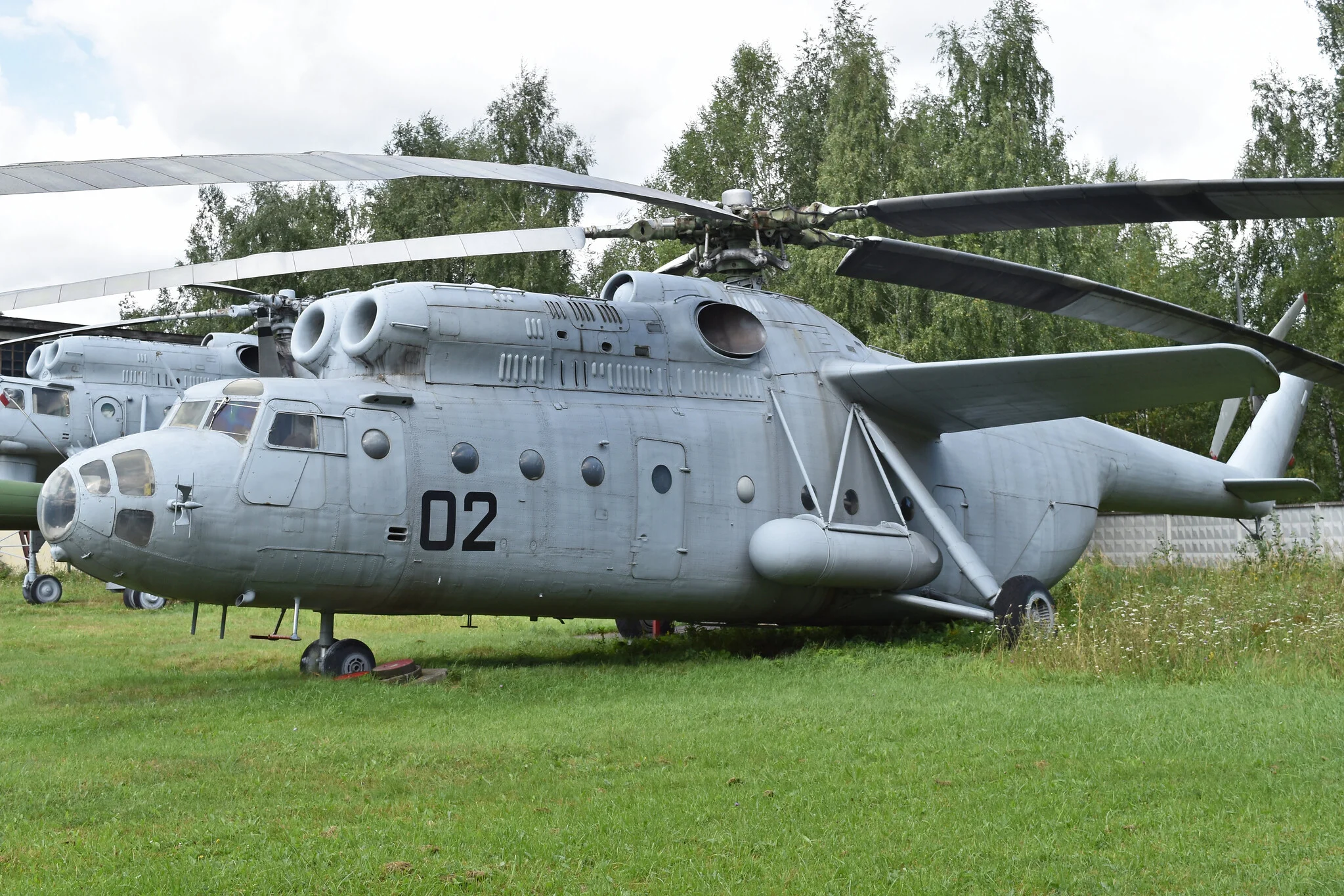 Even the huge Mi-6 was small in comparason to the V-12