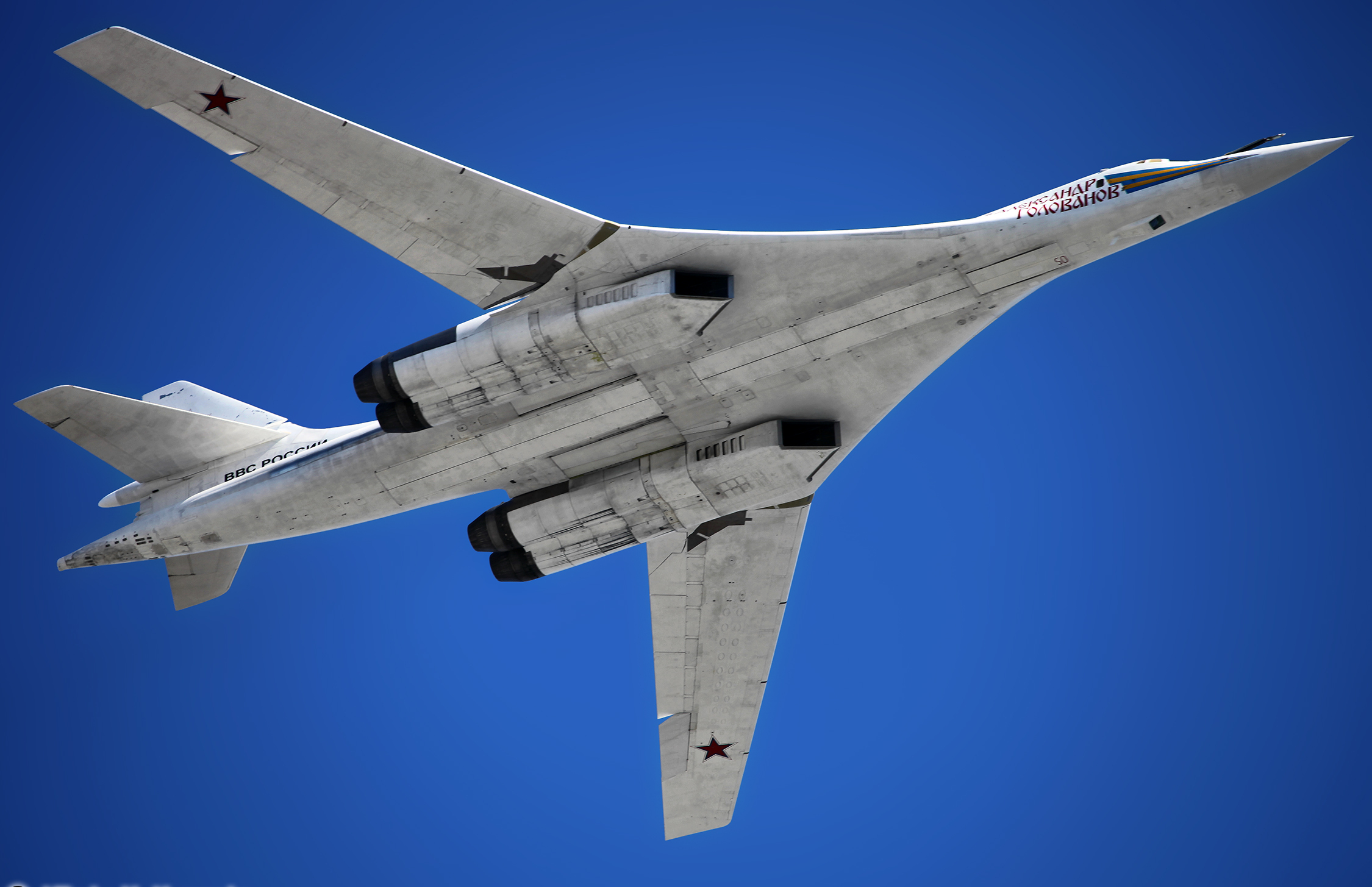 The underside of the Tu-160.