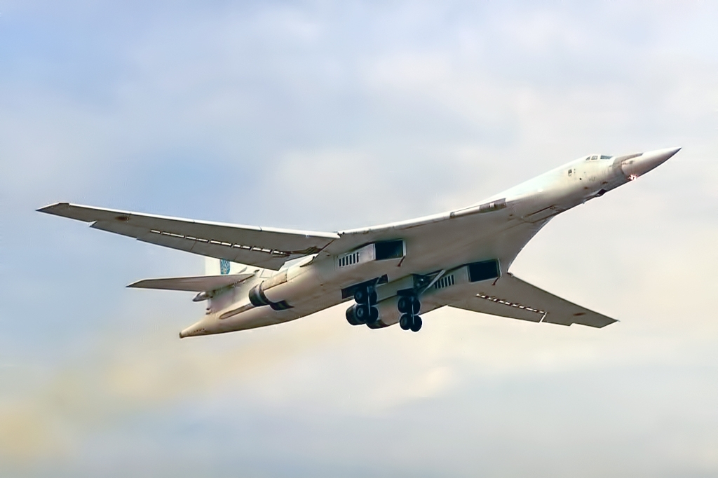 The Tu-160 coming into land.