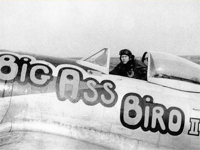 Side on photo showing off some interesting artwork on the side of  a P-47.