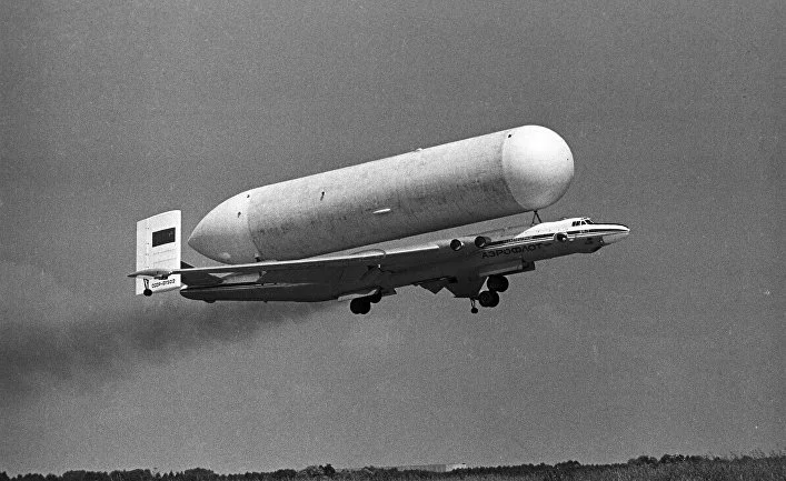 VM-T take off with Energia fuel tank as cargo.