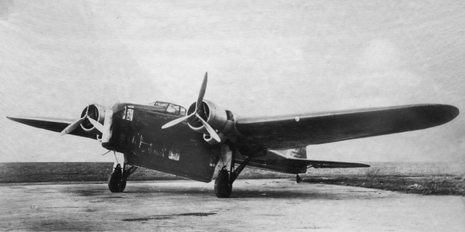 The Amiot 143 Function over Form PlaneHistoria