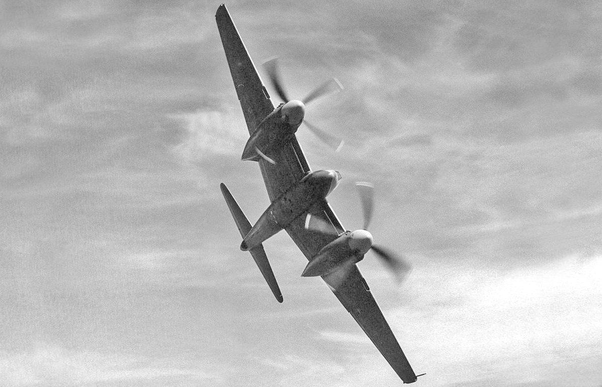 de Havilland DH.103 banking.