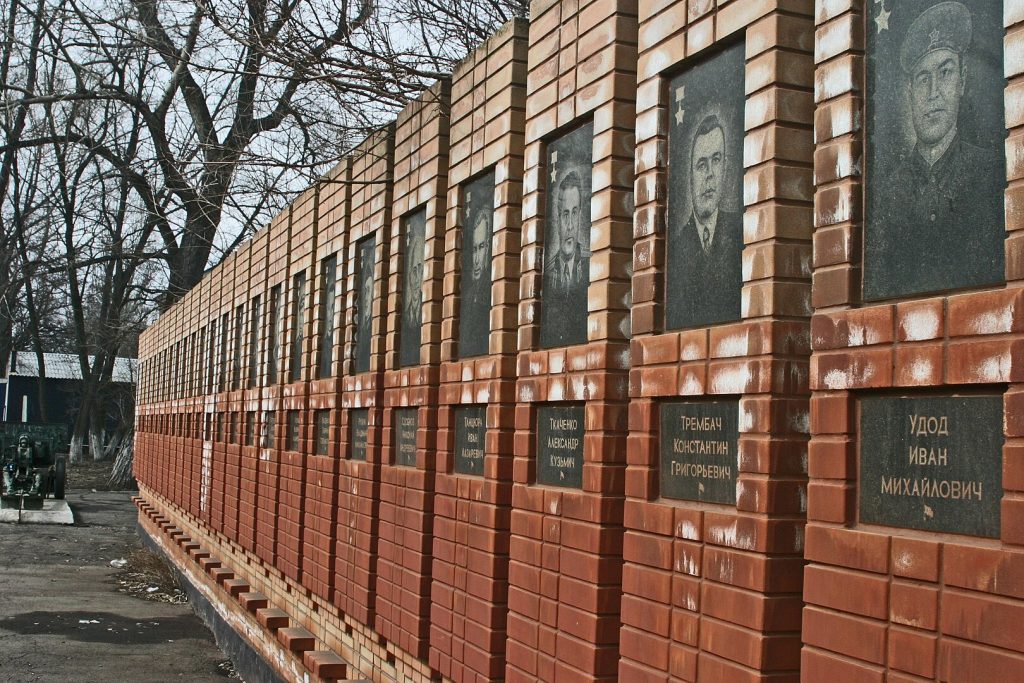 Krasnyi Luch wall of Honor to the Heroes of War and Labor. Litvyak has her memorial  here. Photo credit - Andremet CC BY-SA 3.0.
