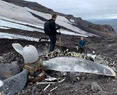propeller of the B-17 exposed on the glacier